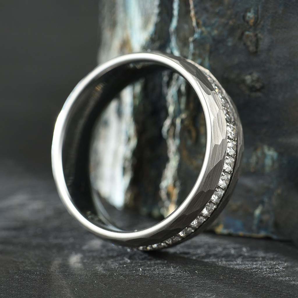 Ring Allians Hamrad Eternity. En unik ring i Skandinavisk design från hjärtat av Onsala