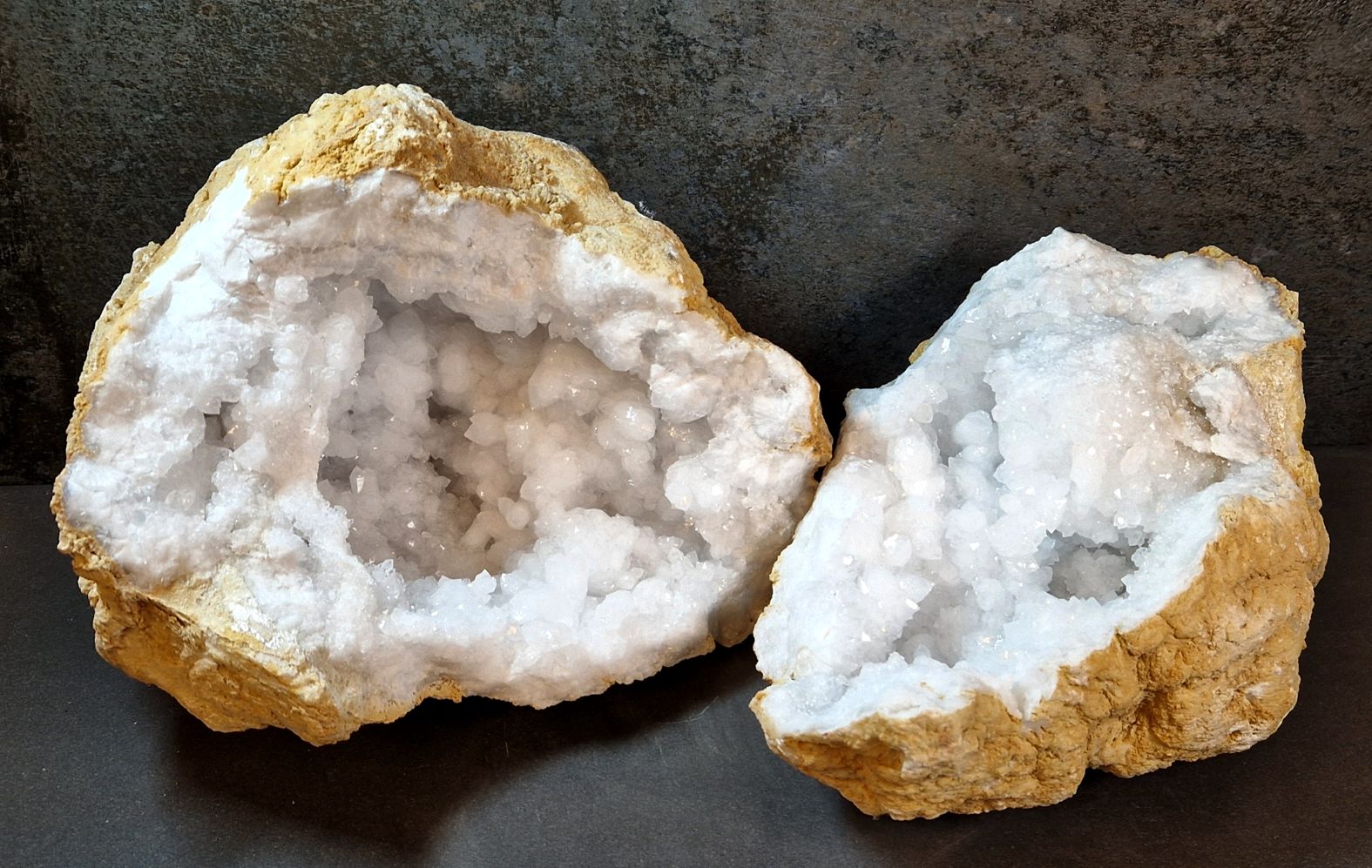 Bergkristall Kvarts Geode i två delar - ca 30cm