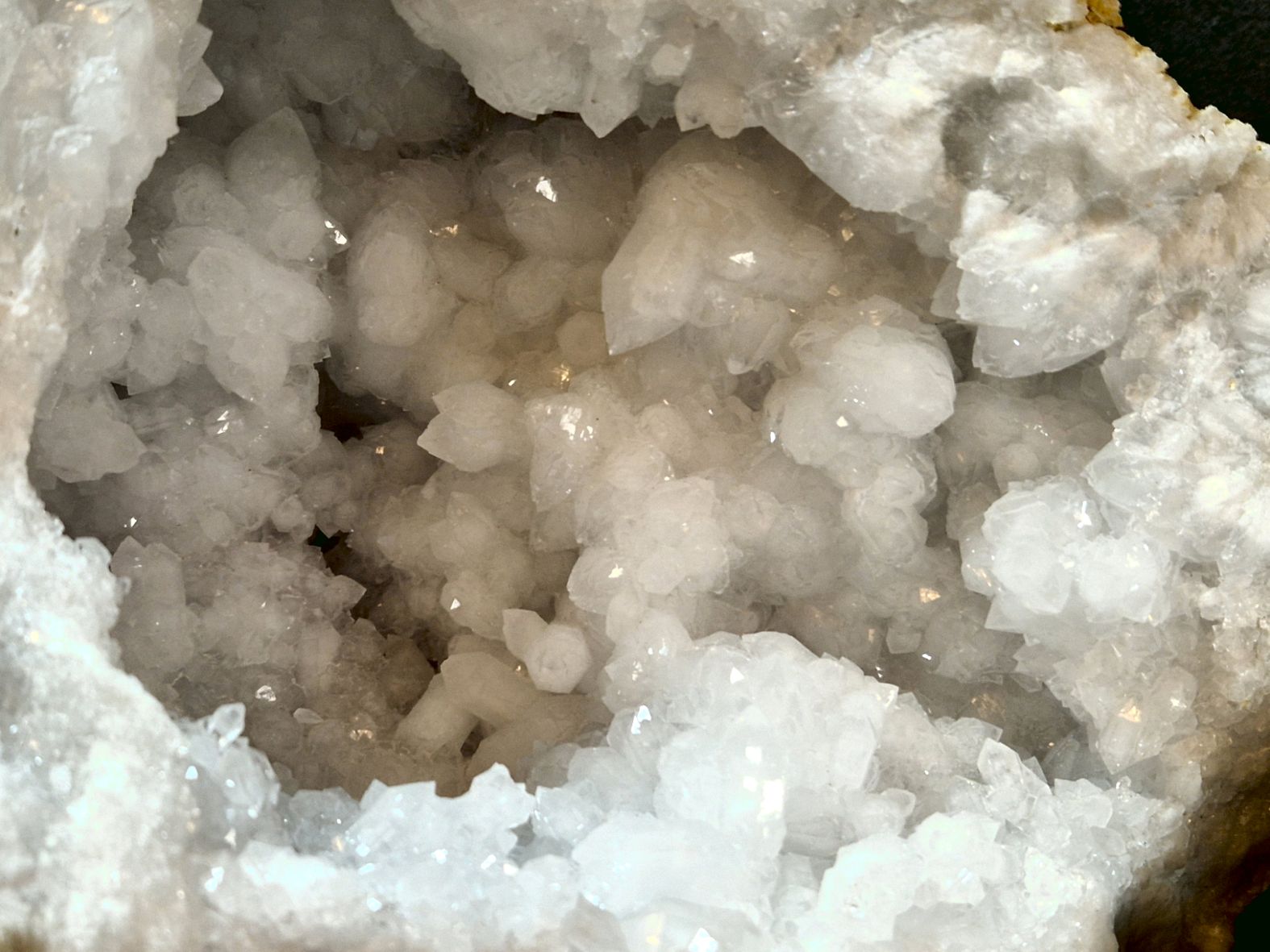 Bergkristall Kvarts Geode i två delar - ca 30cm - 3