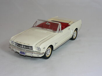 Ford Mustang  Cab  1965   1:18  Mira