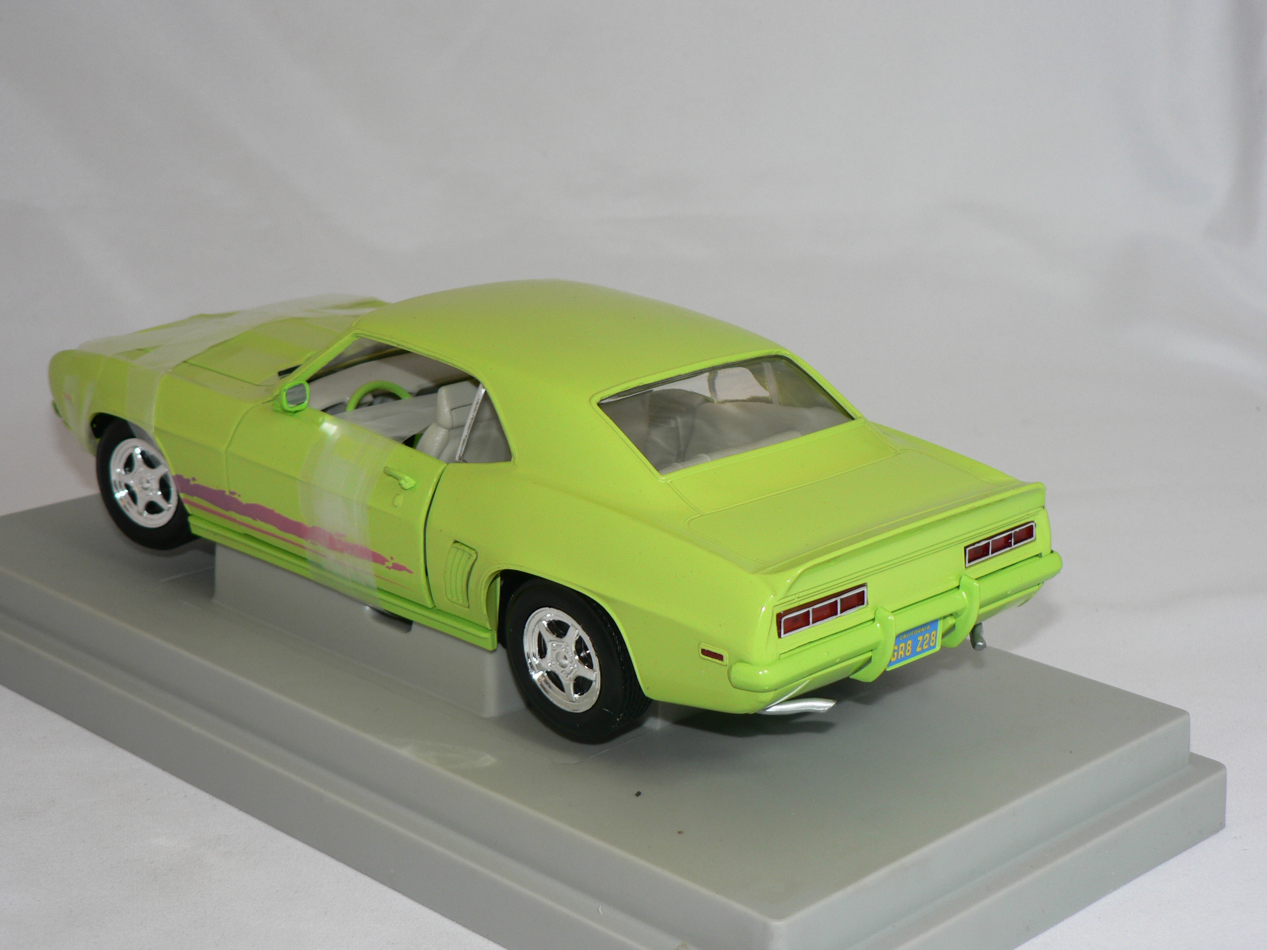 Chevrolet Camaro 1969  1:18 Ertl - 2
