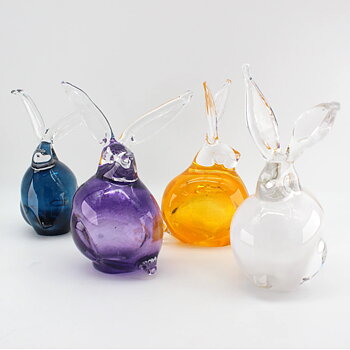 Skulptur av kanin i turkis glass