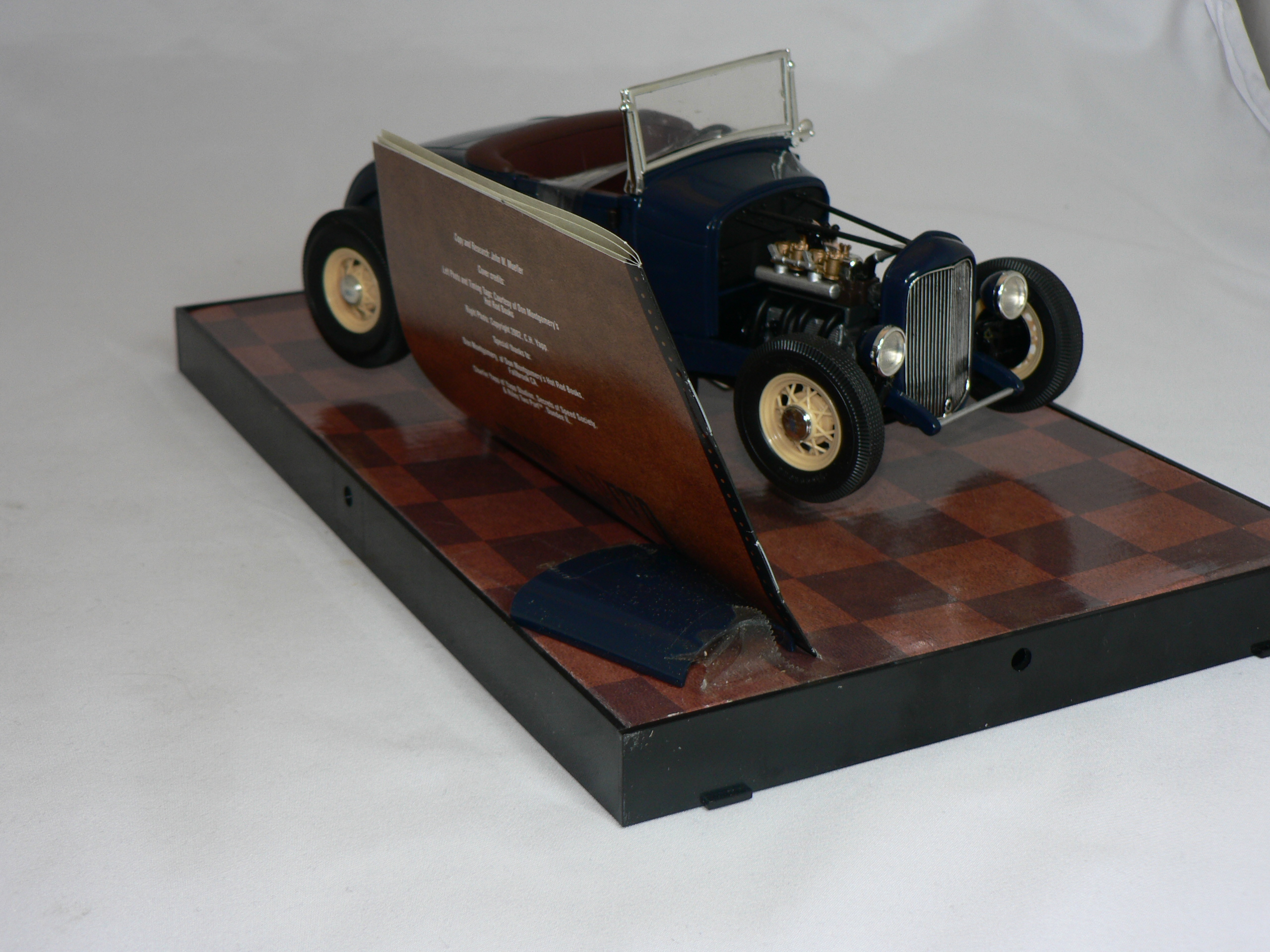 Ford Model A Roadster  1:18  Higway 61  (Trasig transparant Plast ) - 2