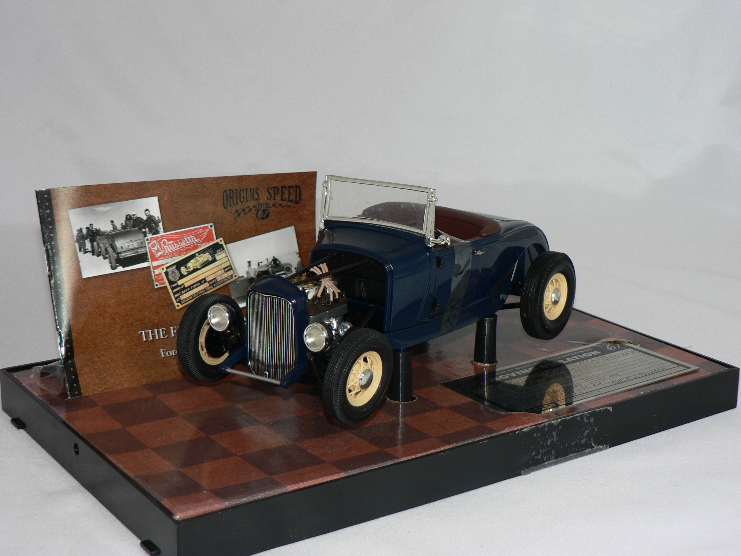 Ford Model A Roadster  1:18  Higway 61  (Trasig transparant Plast )