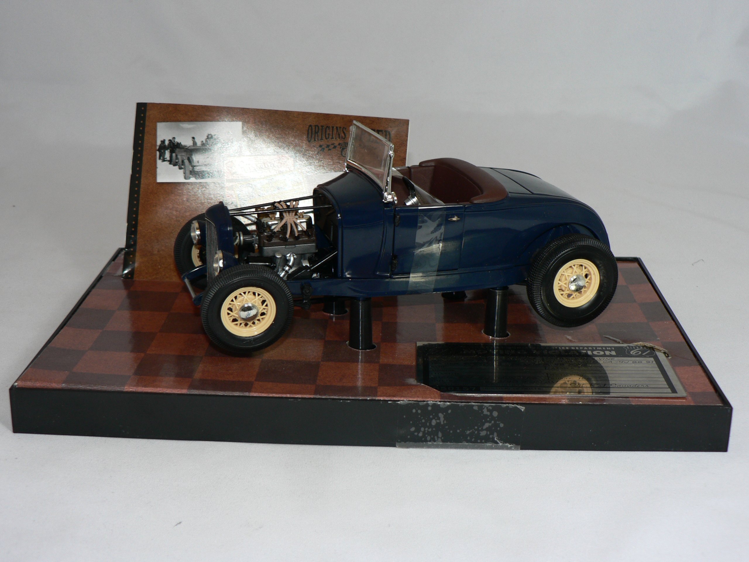 Ford Model A Roadster  1:18  Higway 61  (Trasig transparant Plast ) - 4