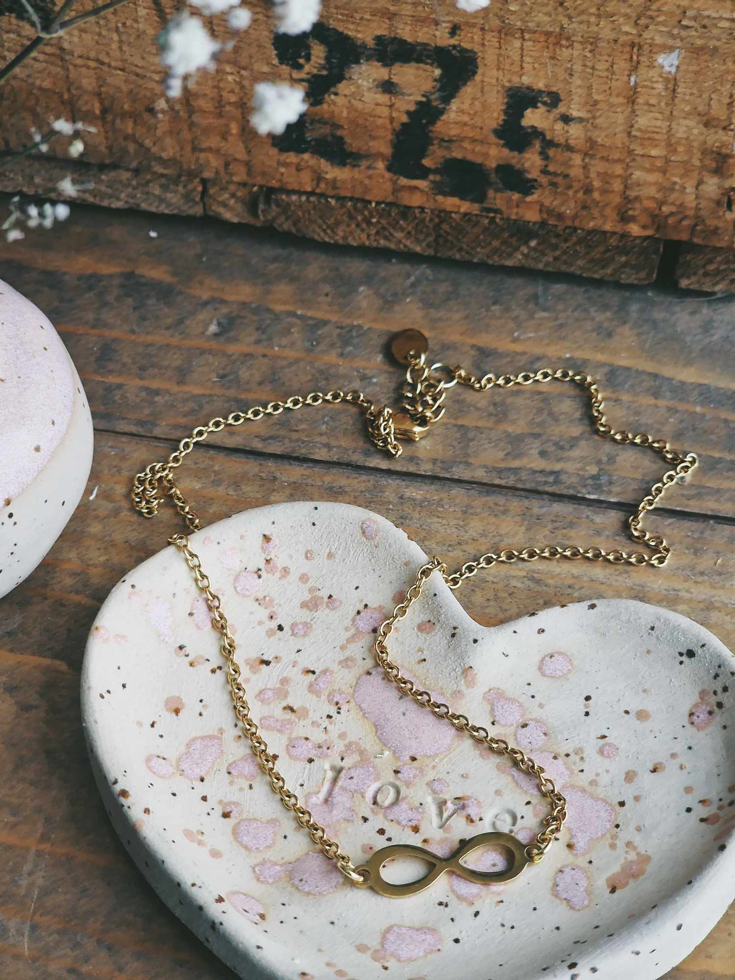 Halsband "Eternity", guld färg