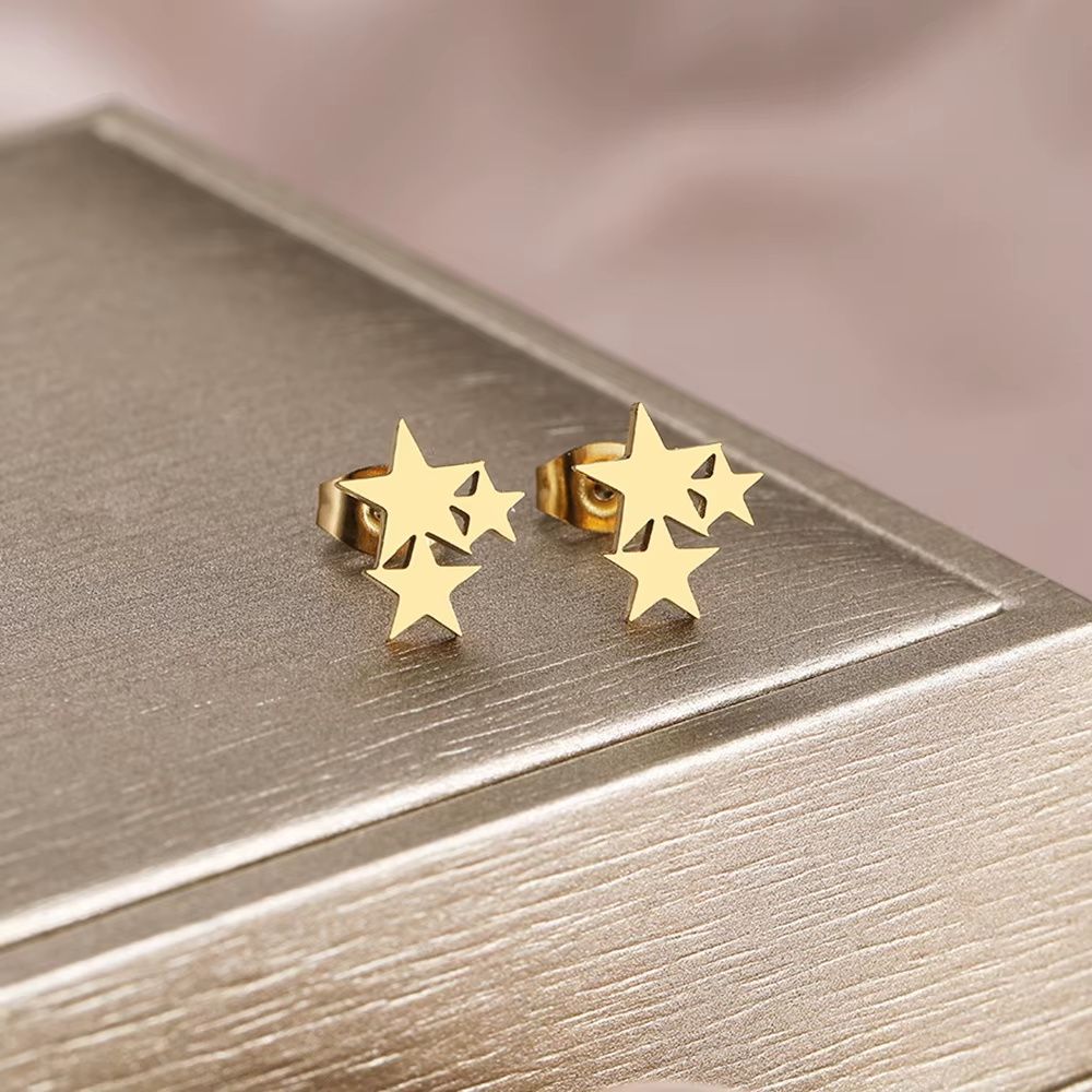 Örhängen "Three stars"  i  rostfritt stål och med 18K Guldplätering - 5