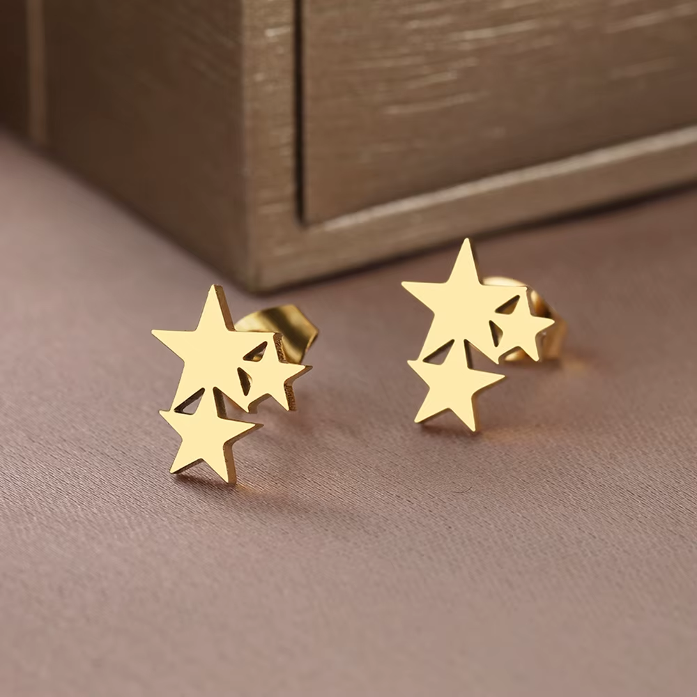 Örhängen "Three stars"  i  rostfritt stål och med 18K Guldplätering - 3