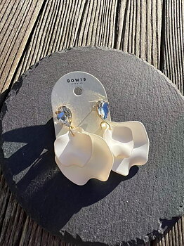 BOW19 Cz Leaf Earrings White -NEW in 2025-