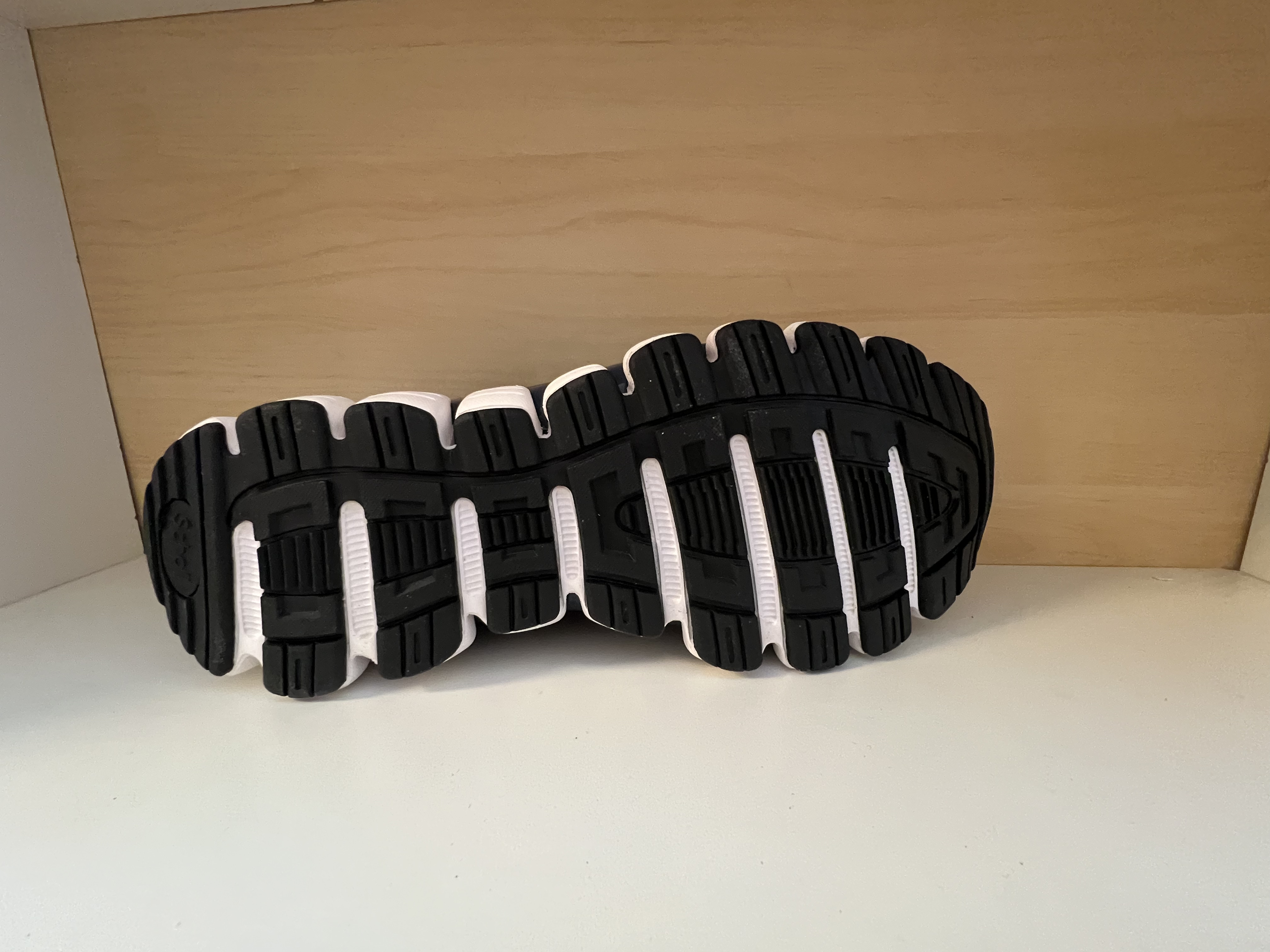 Scholl damsko mörkblå/rosa med Biomechanics sula som minskar påfrestningen på foten, anatomiskt framtagen för att upprätthålla fötternas korrekta hållning.  - 4