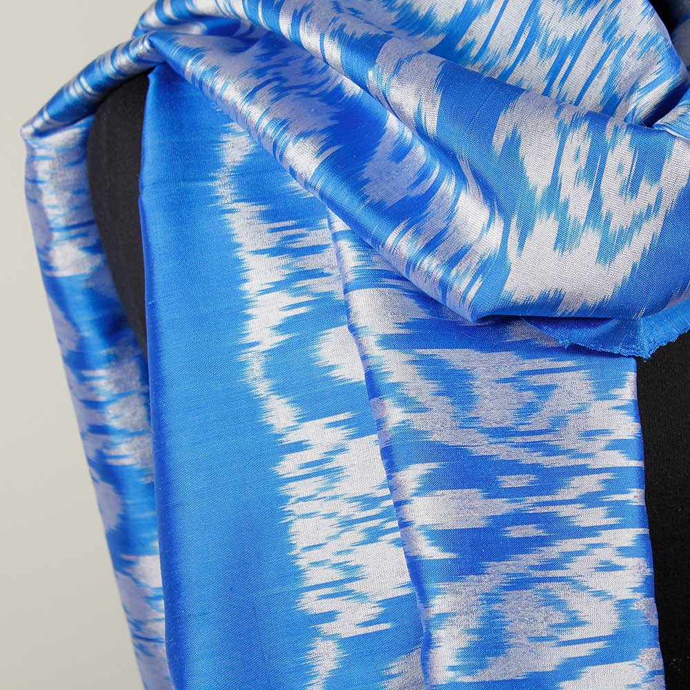 Sidensjal Ikat Kungsblå-Silvervit - 2