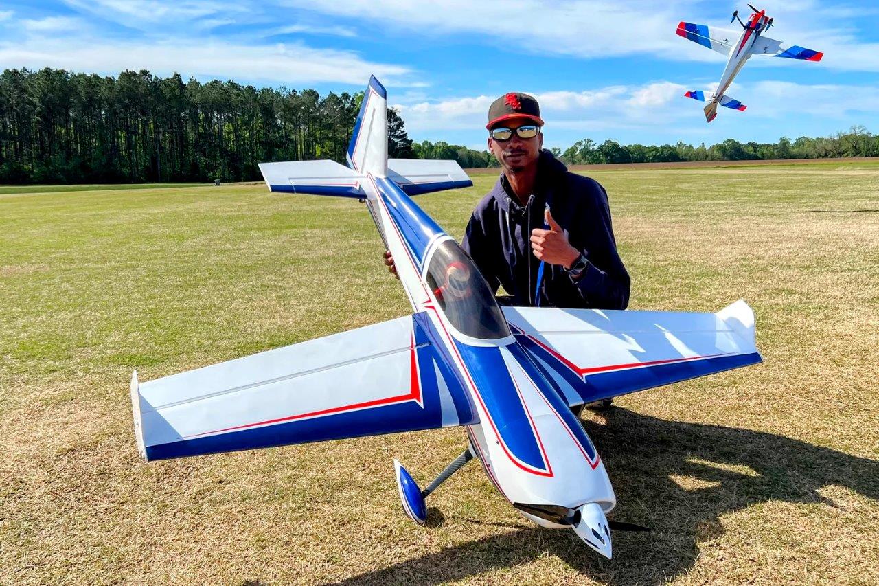 Extreme Flight Extra 260 67tum/1.7m AM670 Blue/White