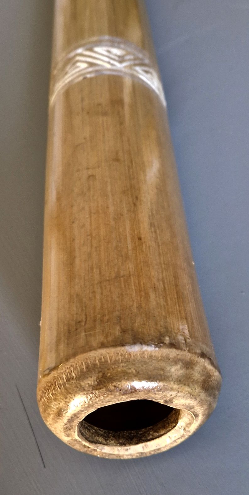  Didgeridoo i Bambu med inristat, vitt handmålat mönster - 3
