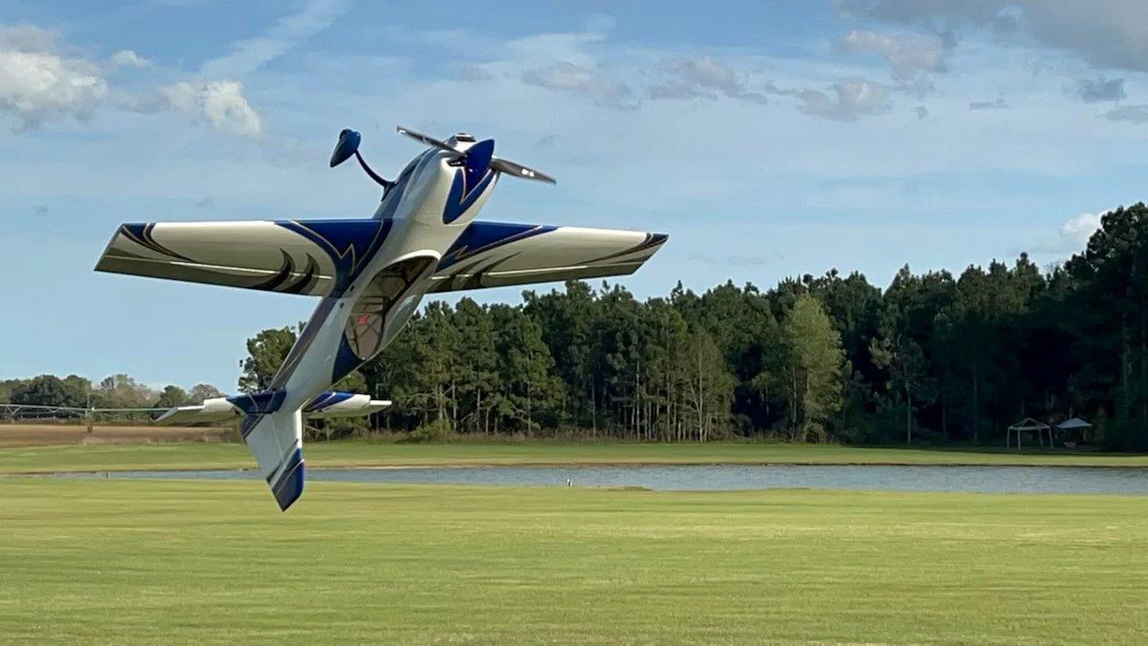 Extreme Flight Extra NG 78tum/2M 35-38CC gas/XPWR 35-40CC electric Blue/White - 2