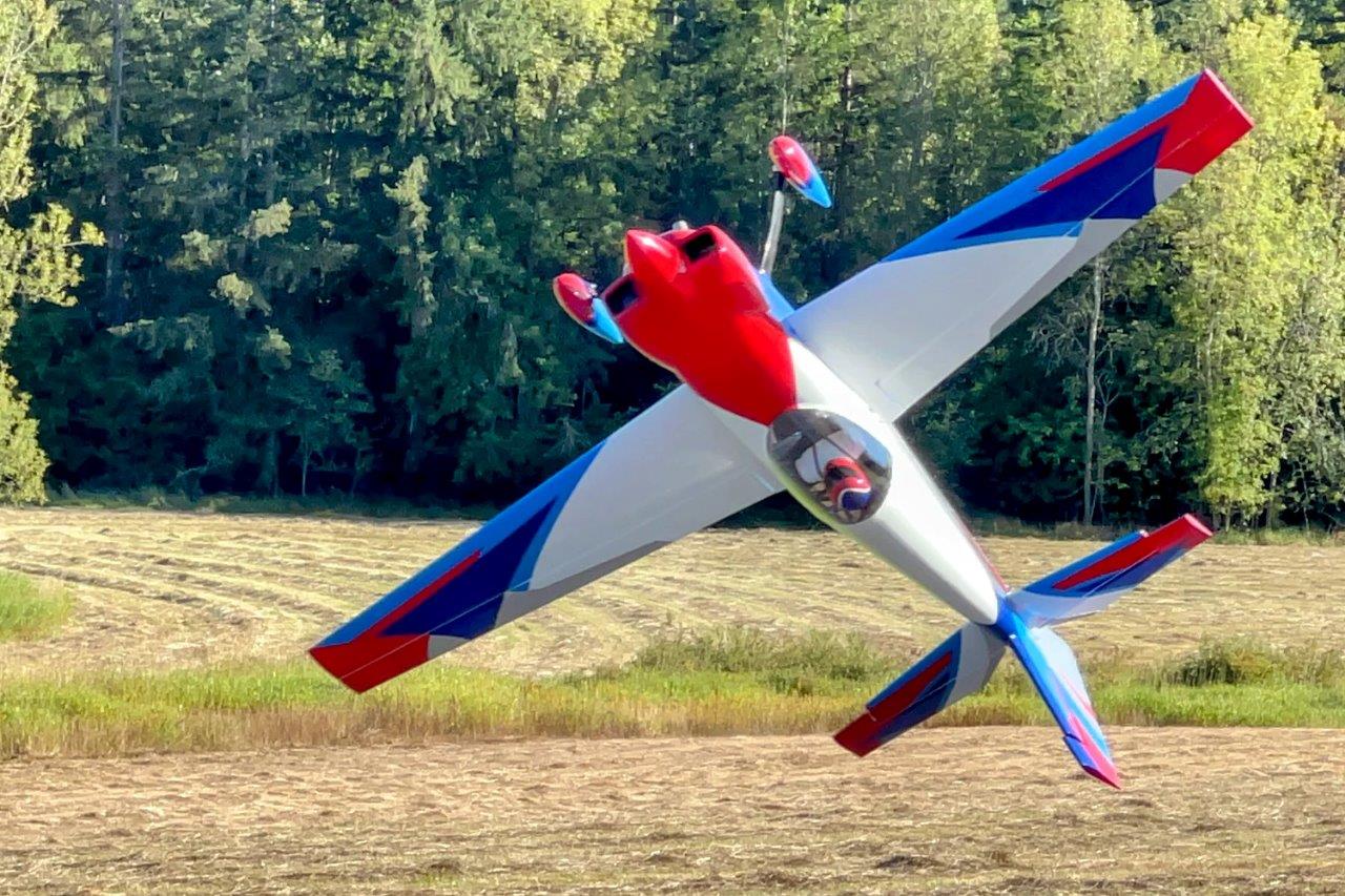 Extreme Flight Laser 104tum/2.6M 120-123cc gas V2 Blue/Red/White - 7