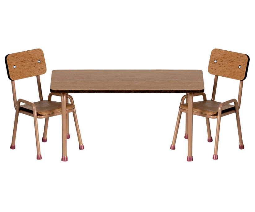 Maileg - Köksbord med 2 stolar.