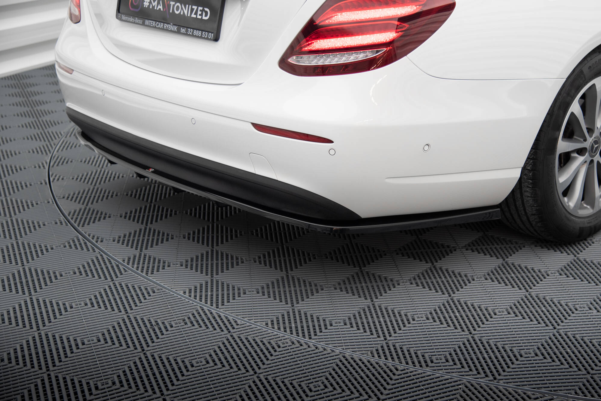 Maxton - Rear Splitter (with vertical bars) Mercedes-Benz E W213 - 5