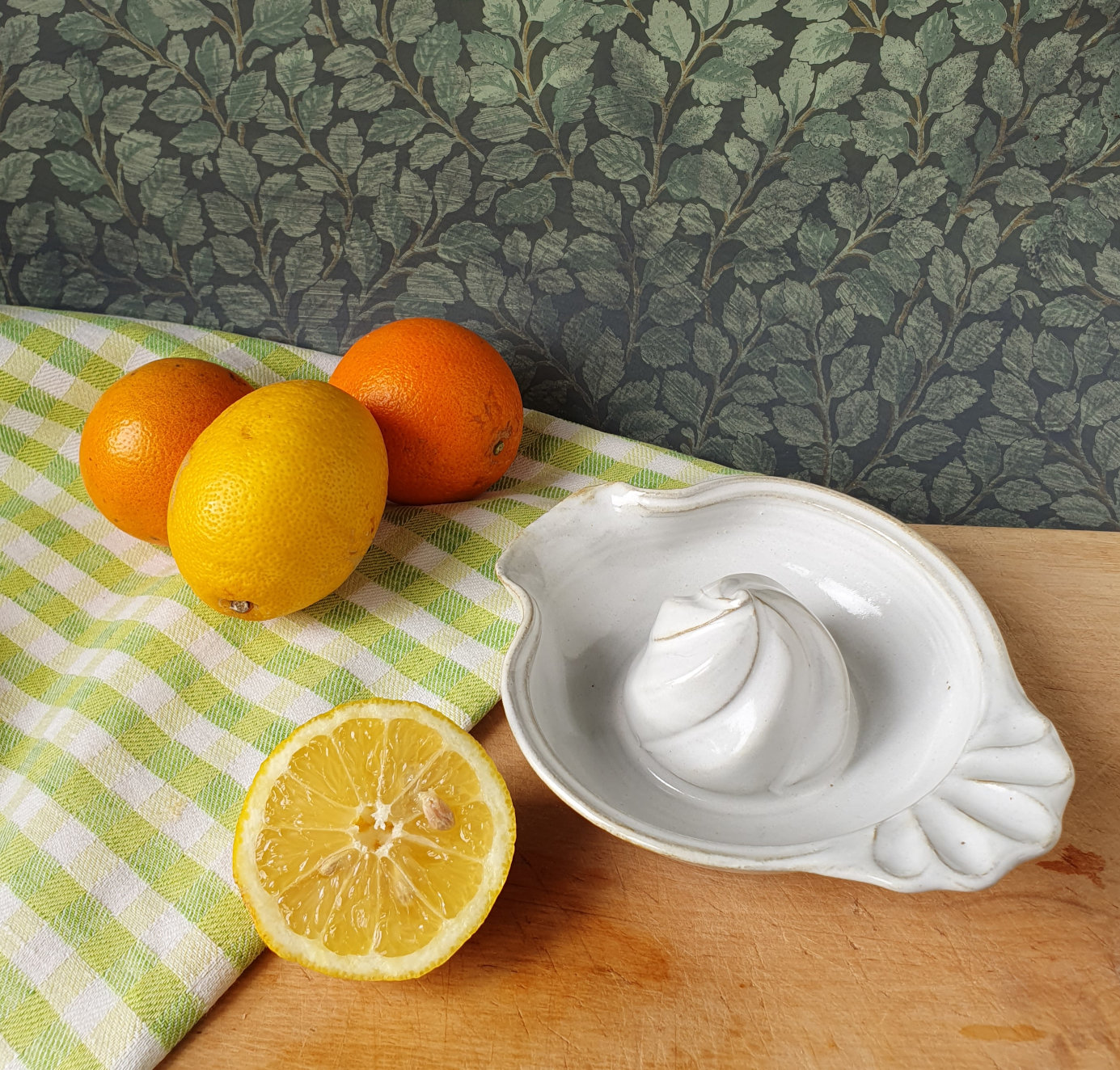 Citrus juicer with handle and spout