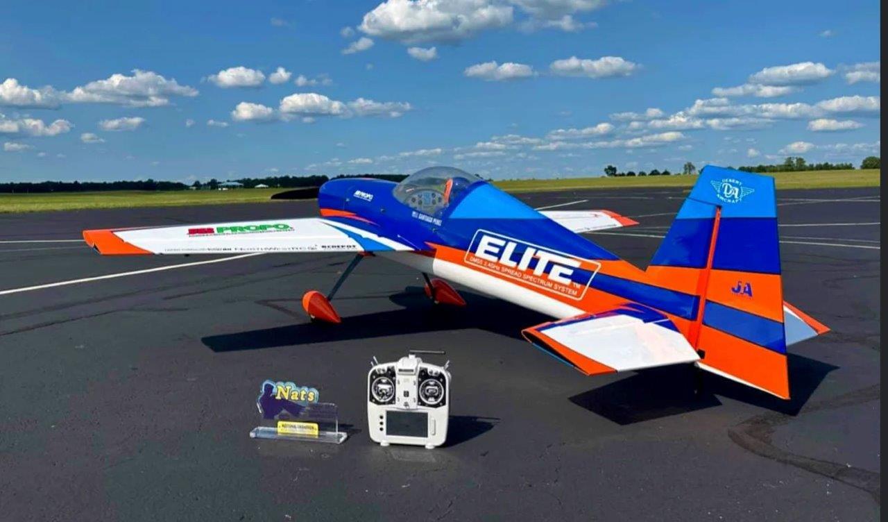 Extreme Flight Slick 580 105tum/2.5M 120-123CC Gas V2 Blue/White - 3