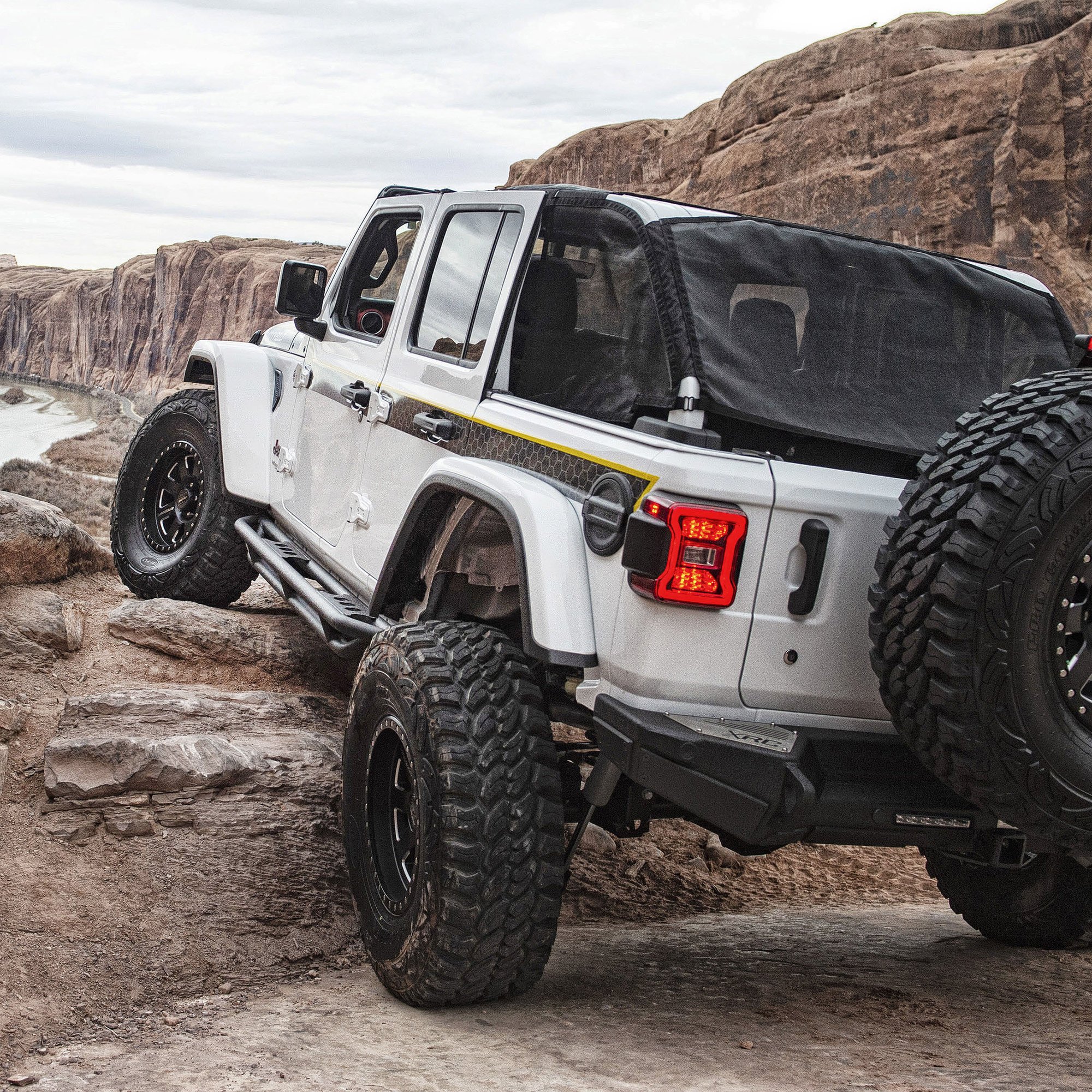 Smittybilt SRC Side Armor - Jeep JLU - 2
