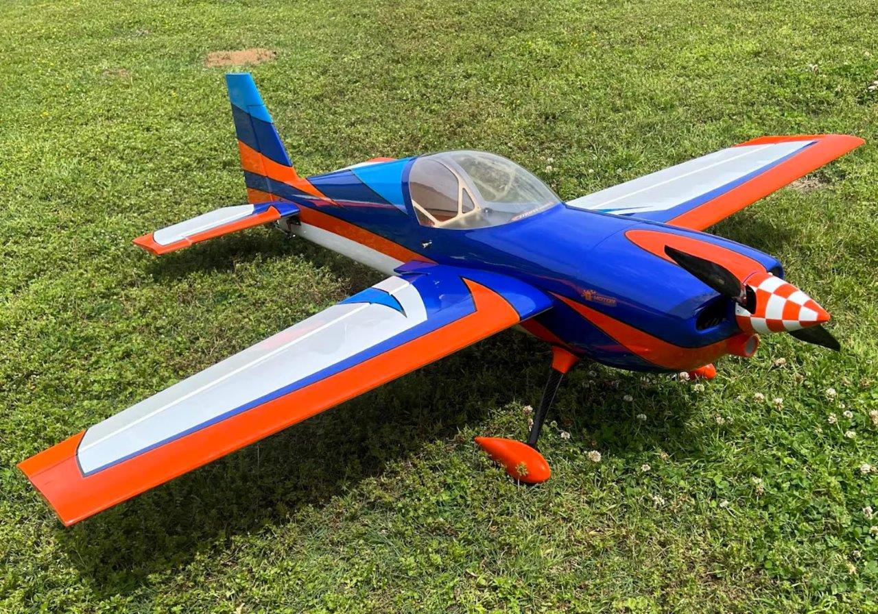 Extreme Flight Slick 580 70tum/1.8M 35-38cc Gas/XPWR 32cc V2 Blue/White