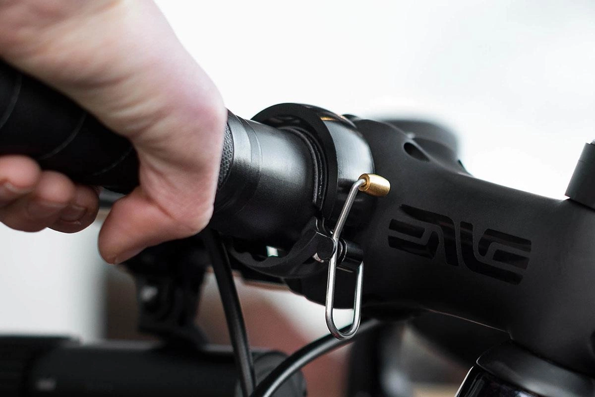 Knog Ringklocka Oi Luxe large svart