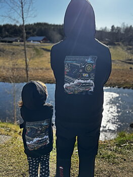  2025 års design hoodie 