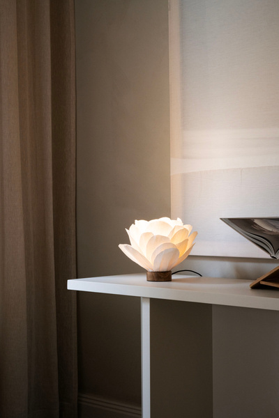 Lisa bordslampa - Papper/Trä - Lampa - Lotus - Vit - 4