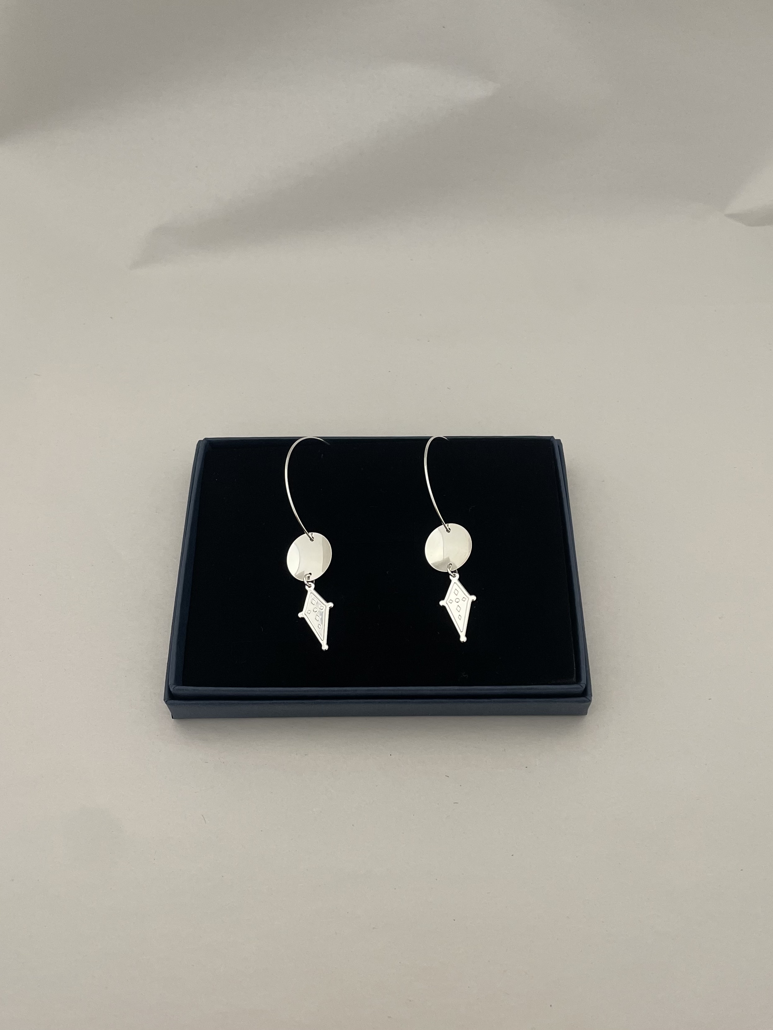 Silverörhängen hoops