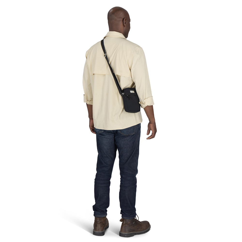 Liten axelremsväska - OSPREY Arcane Small Crossbody Black - 4