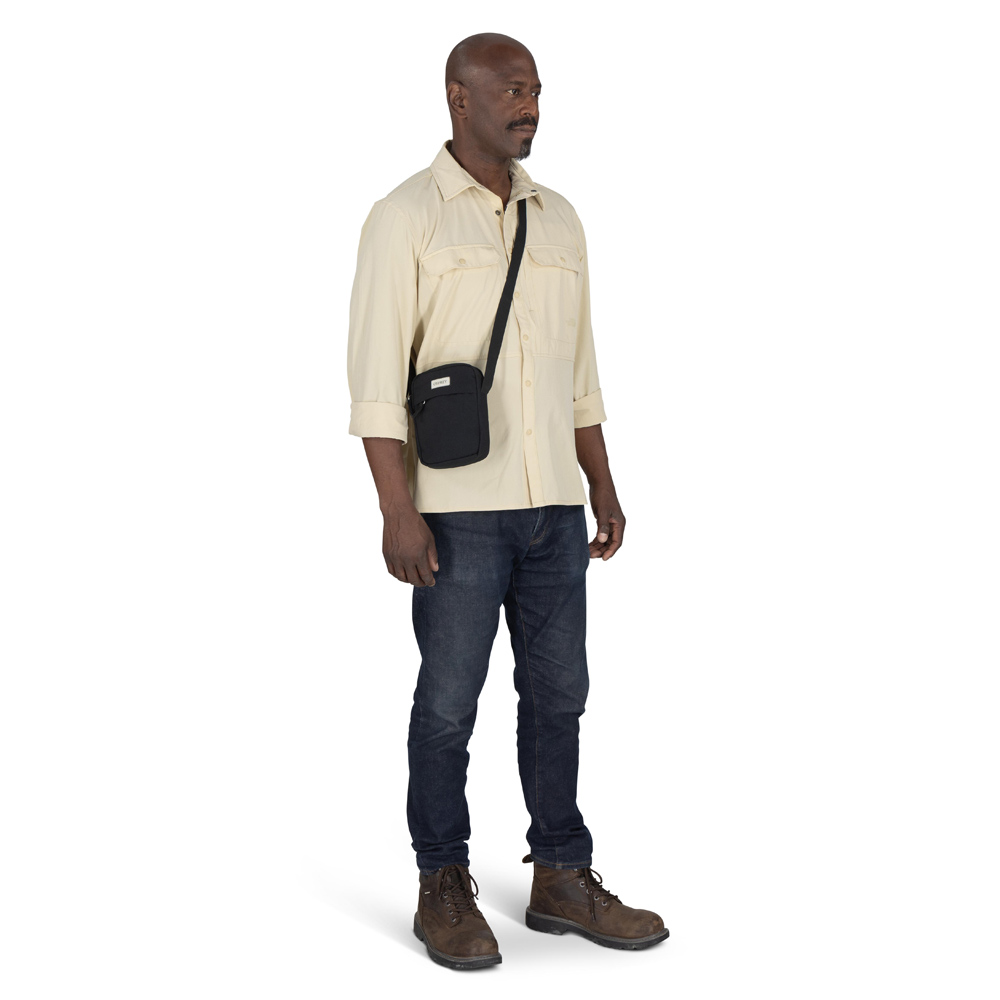 Liten axelremsväska - OSPREY Arcane Small Crossbody Black - 3