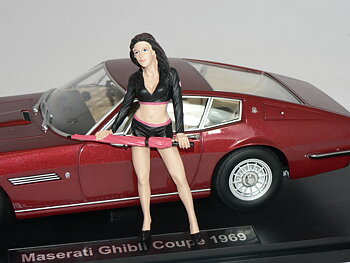 Figur  Umbrella Girl 1  1:18  American Diorama  ( Bil ingår ej )