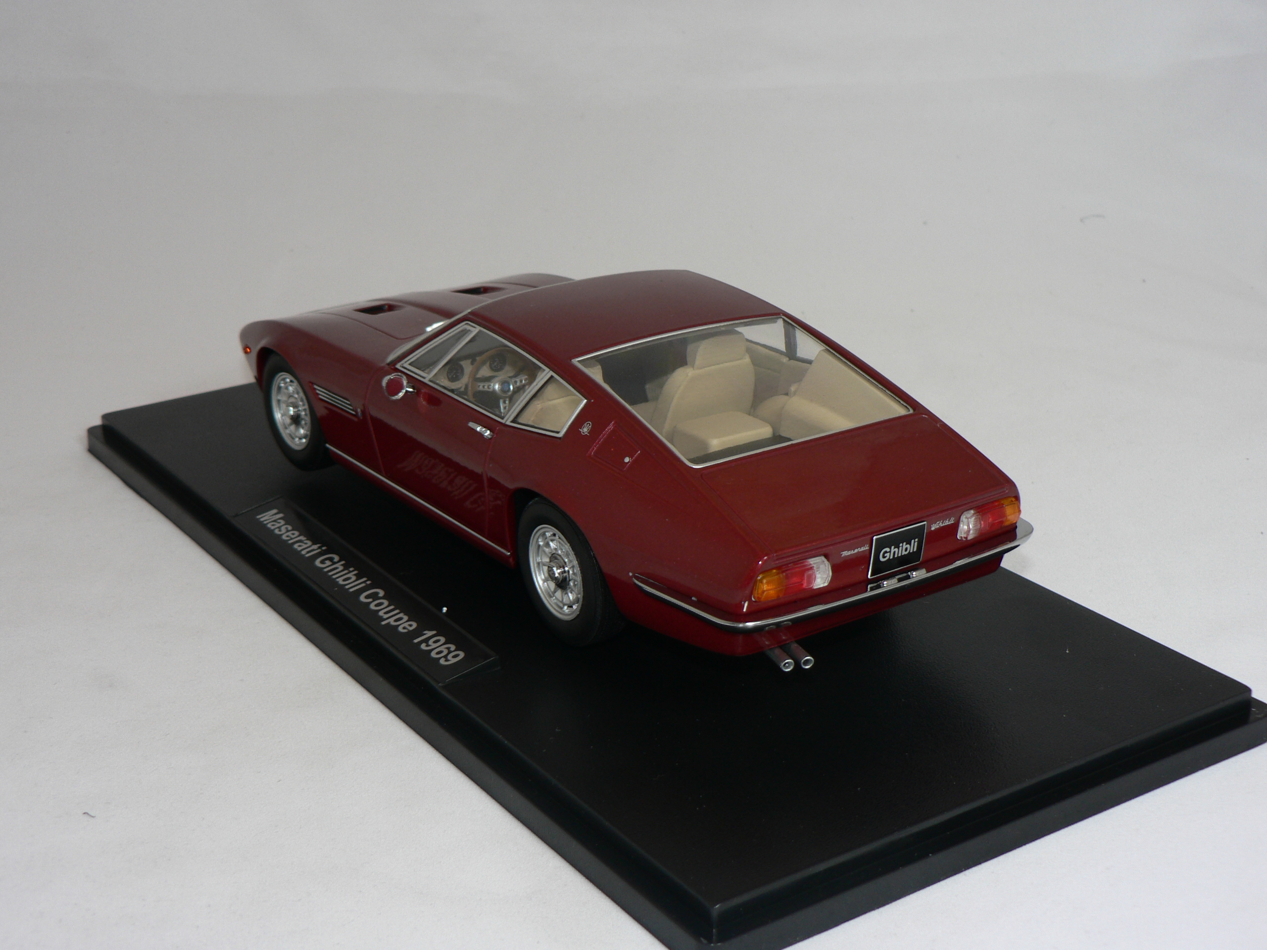 Maserati Ghibli Coupe  1969  1:18  KK Scale - 2