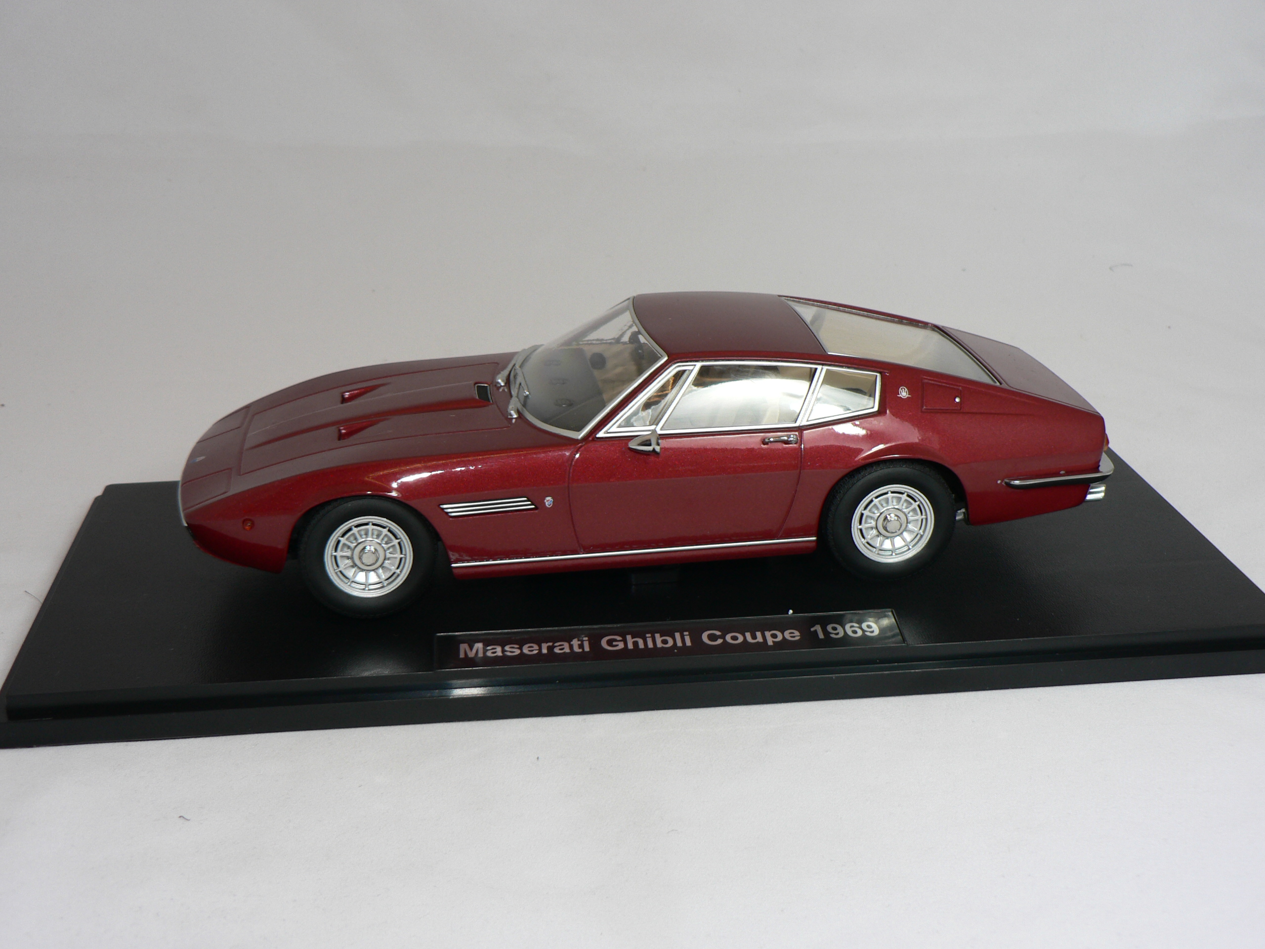 Maserati Ghibli Coupe  1969  1:18  KK Scale - 3
