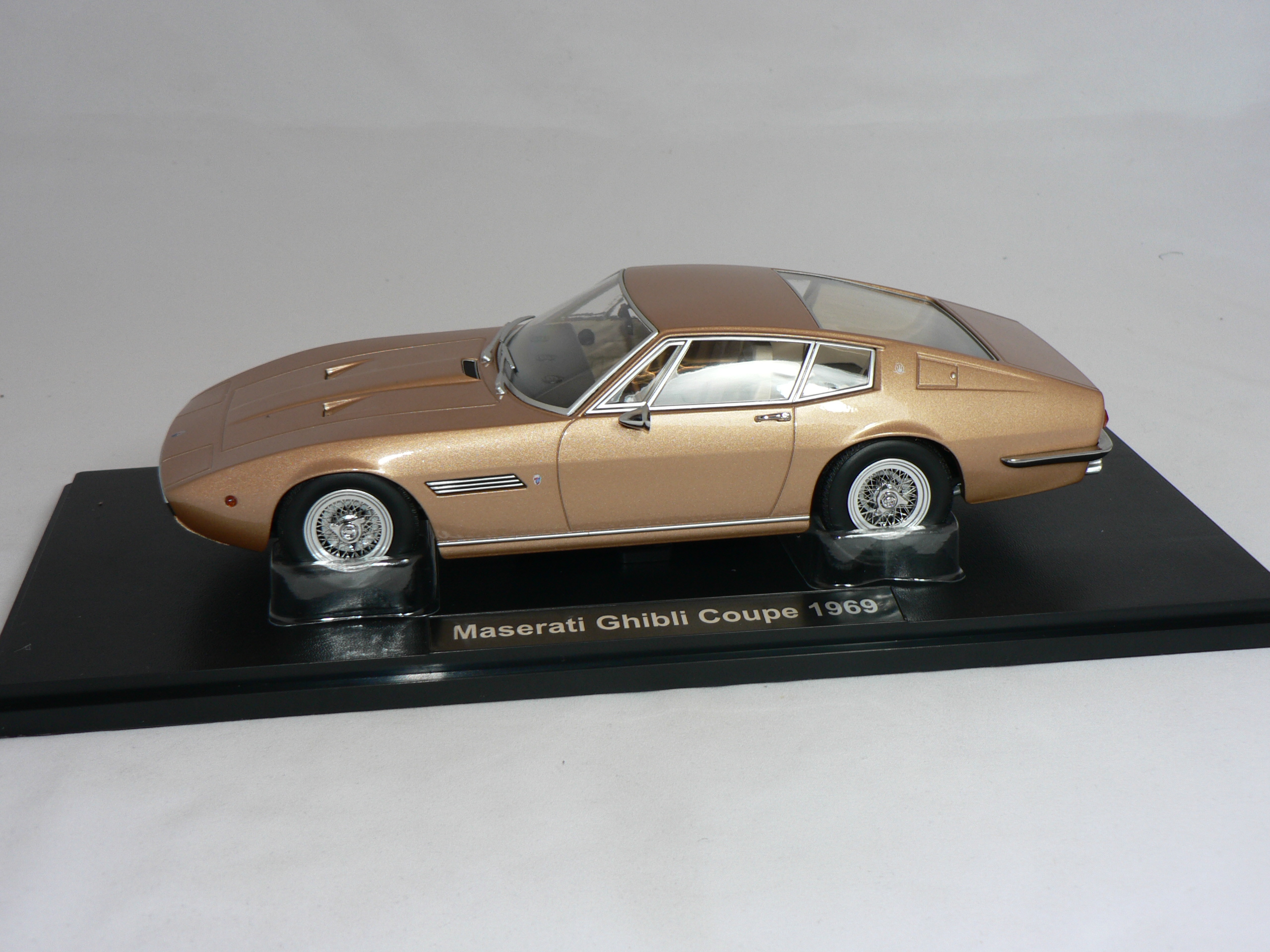 Maserati Ghibli Coupe  1969  1:18  KK Scale - 3