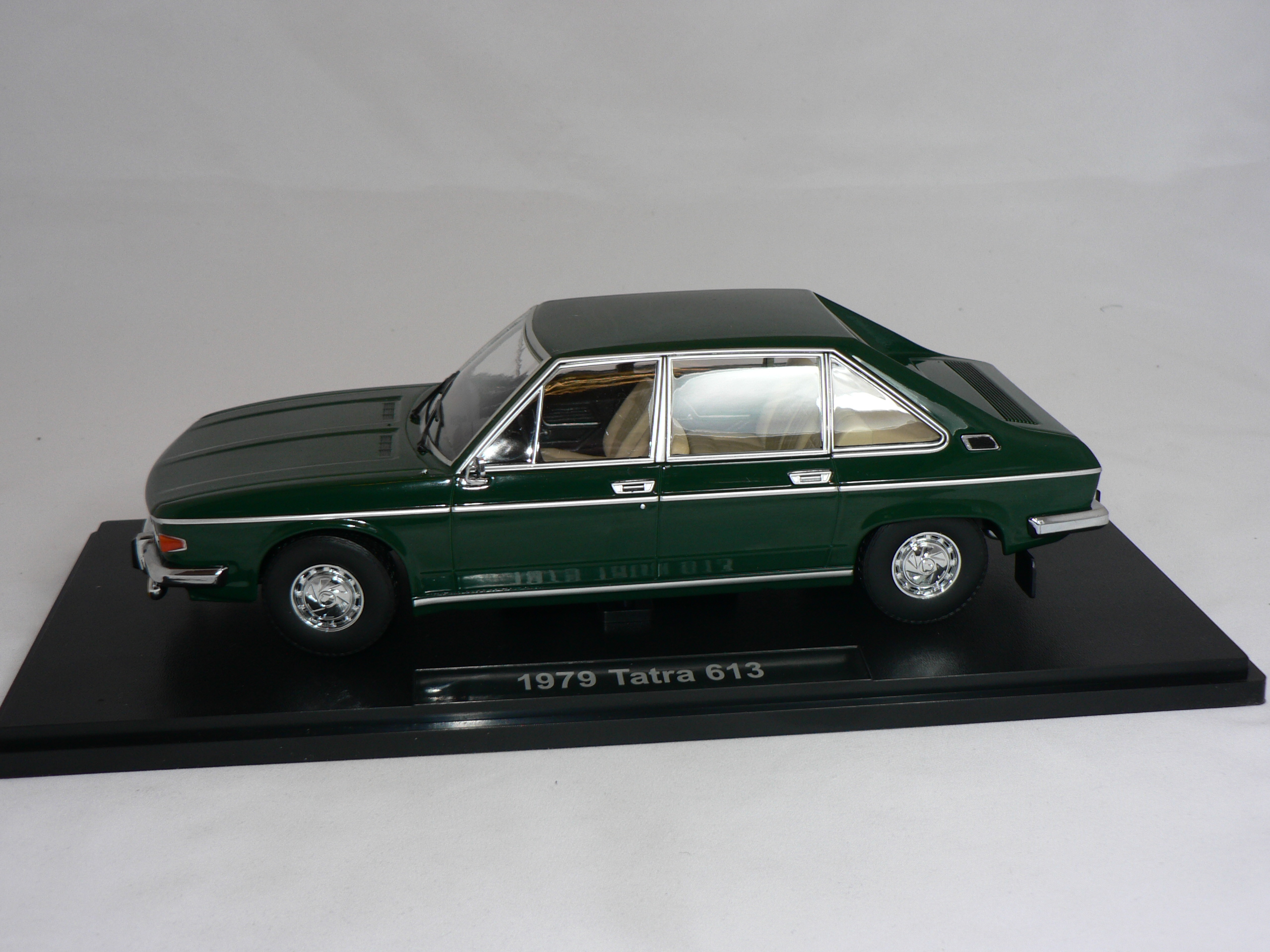 Tatra  613  1979  Triple 9 1:18 - 3