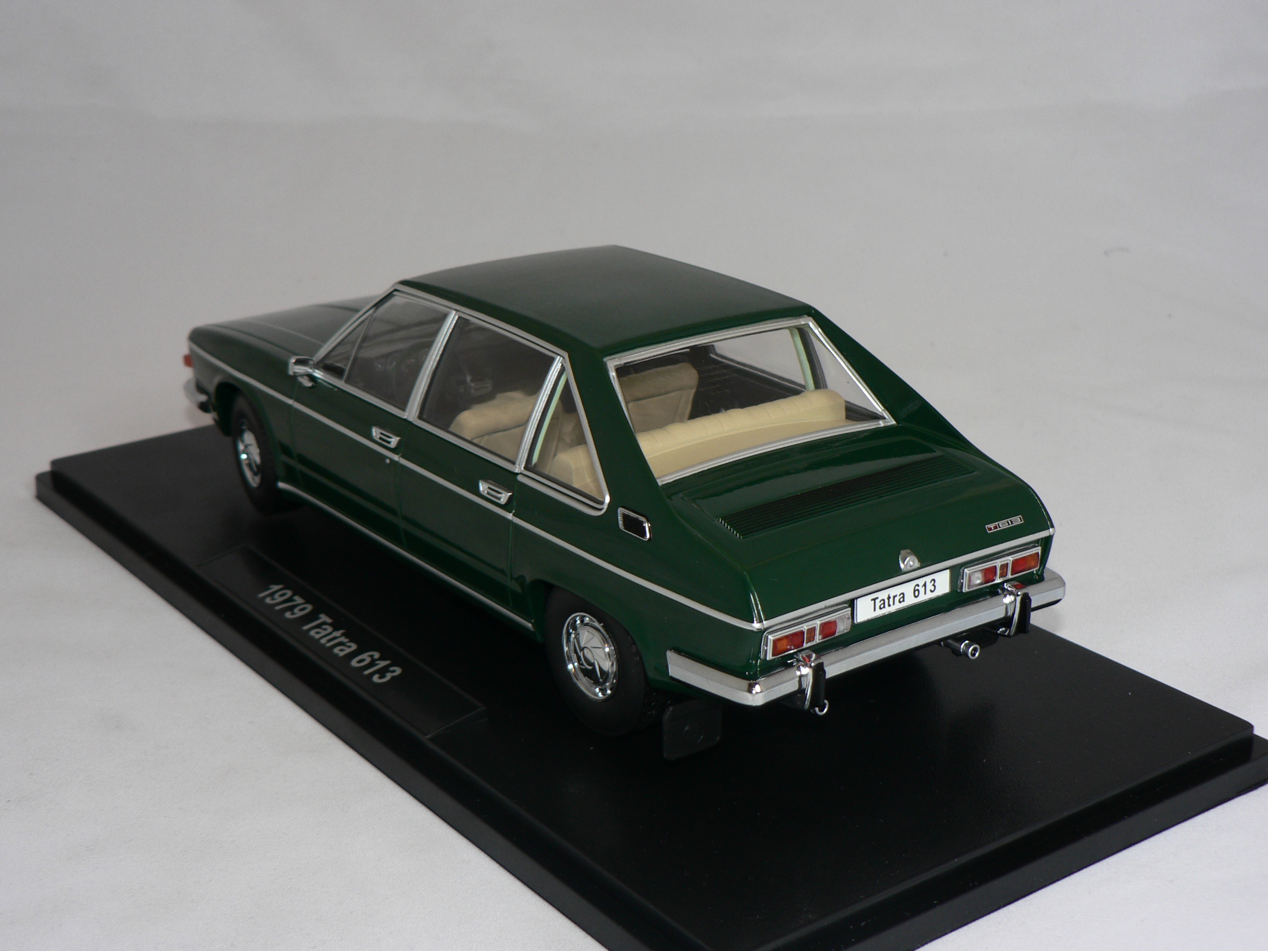 Tatra  613  1979  Triple 9 1:18 - 2