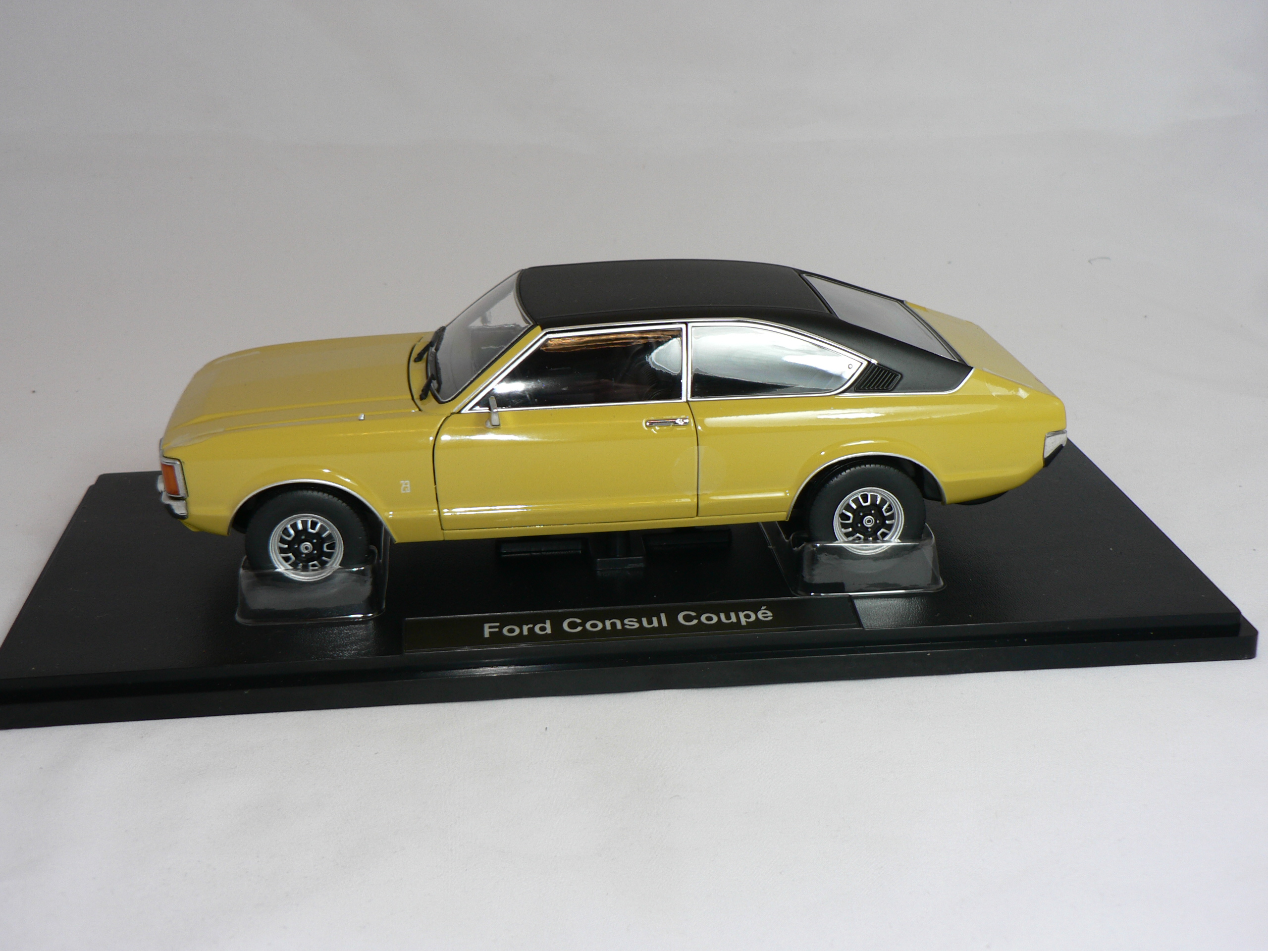 Ford  Consul  Coupé 1975  1:18 Touring - 3