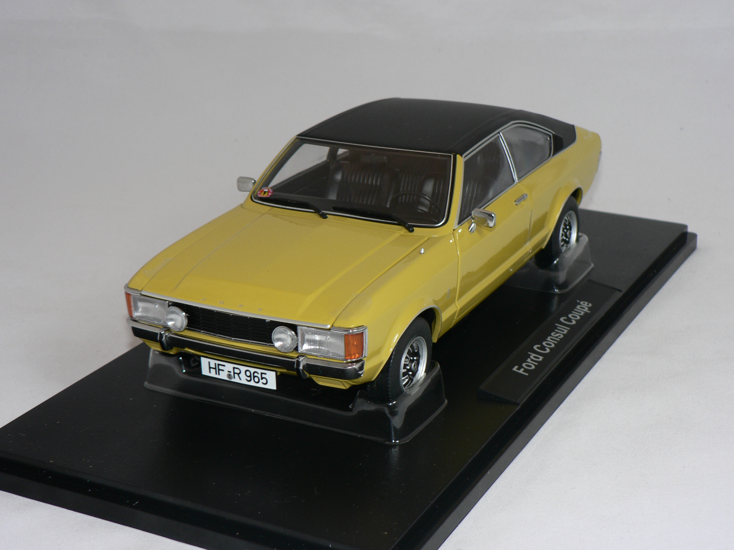 Ford  Consul  Coupé 1975  1:18 Touring