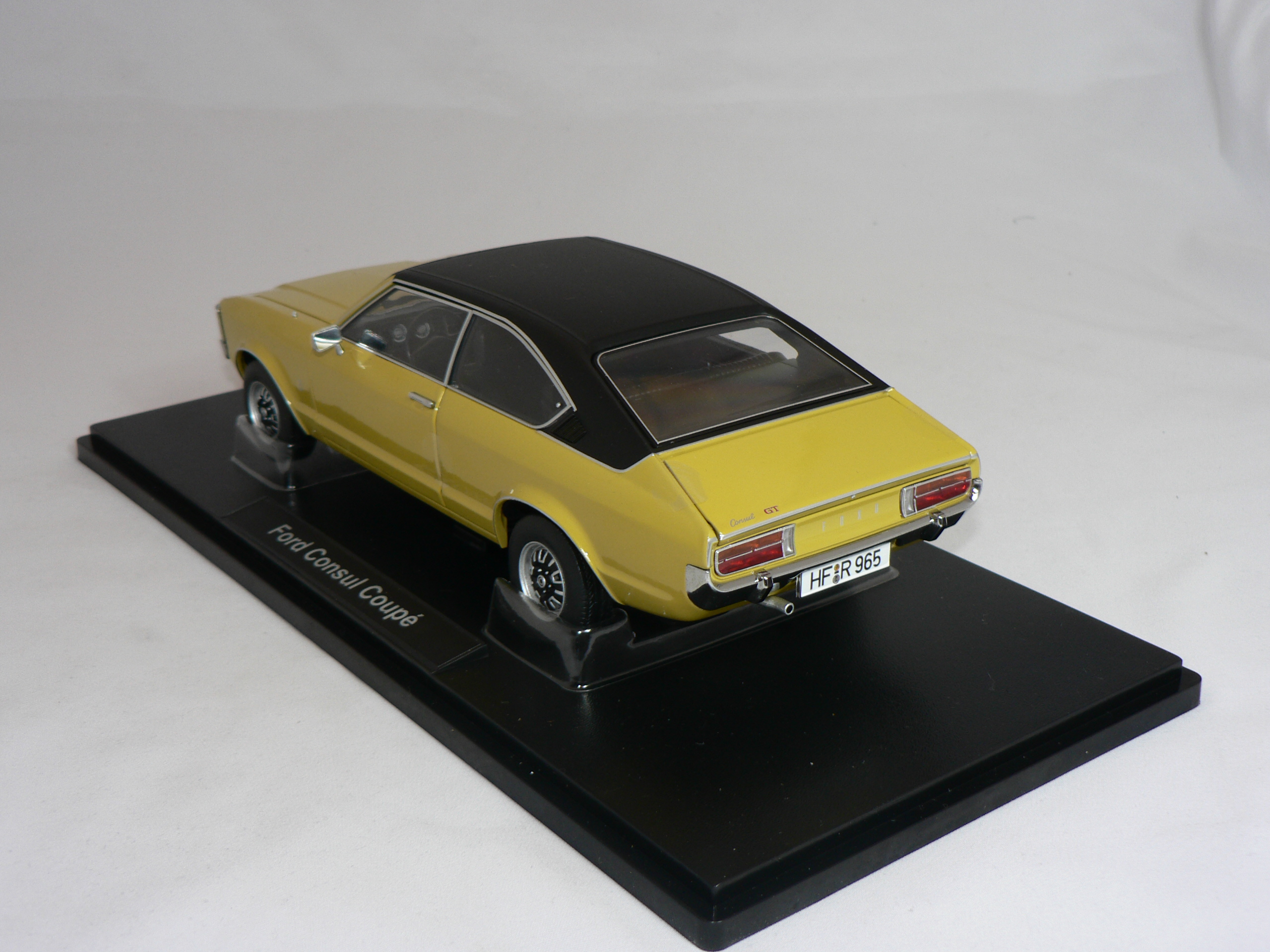Ford  Consul  Coupé 1975  1:18 Touring - 2