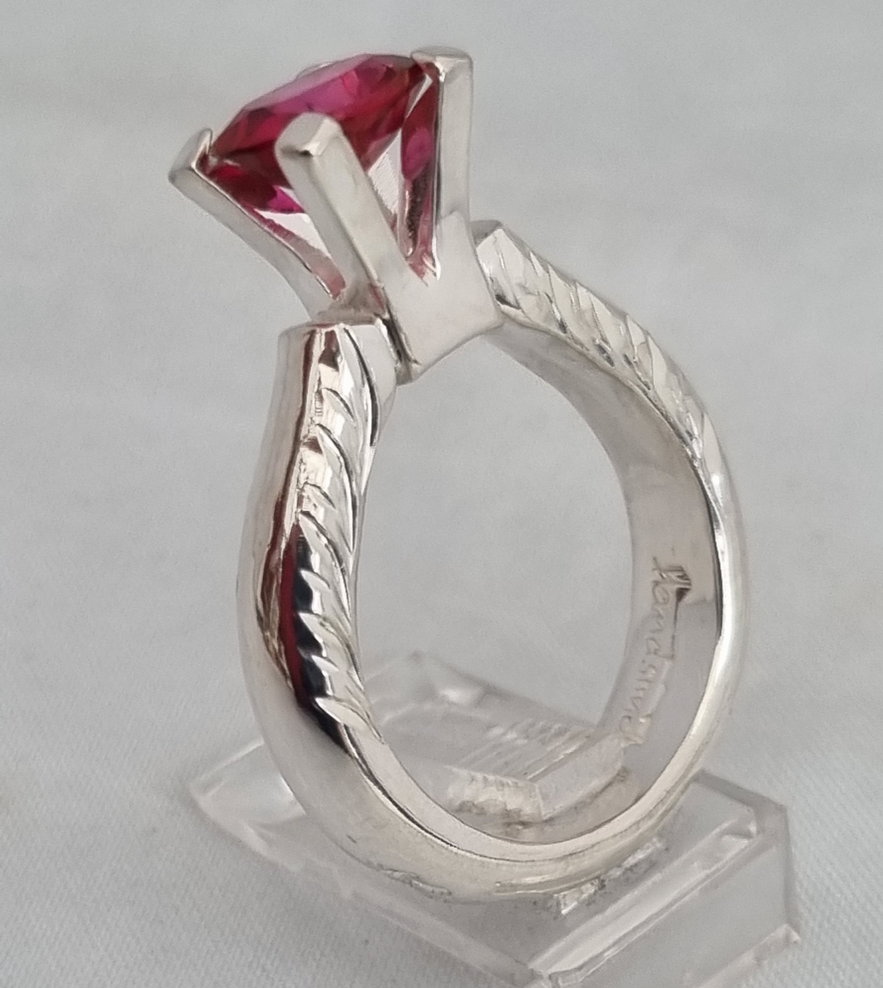 KARMA  med  1,98 ct röd topas stl 19 - 8