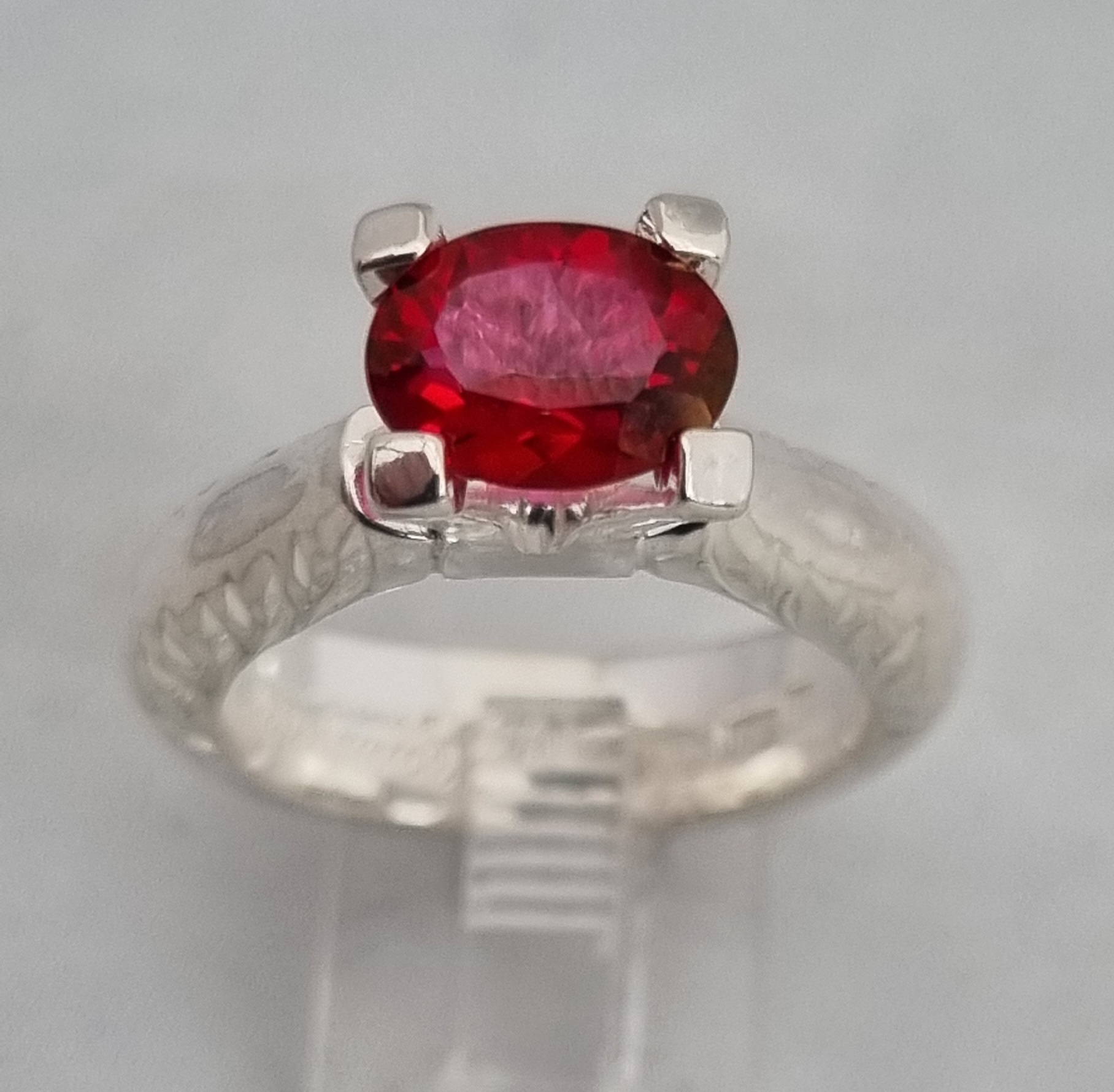 KARMA  med  1,98 ct röd topas stl 19 - 9