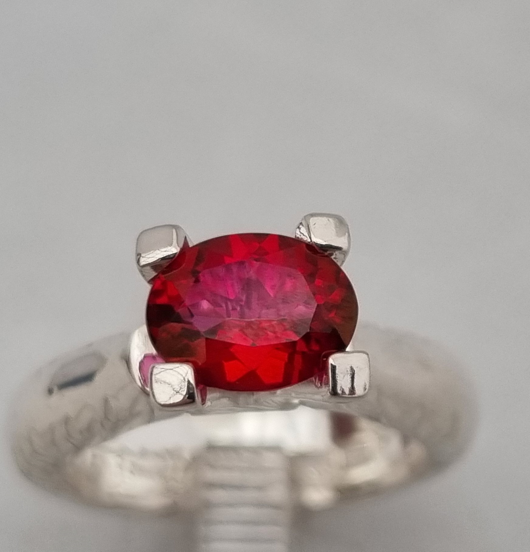 KARMA  med  1,98 ct röd topas stl 19 - 4