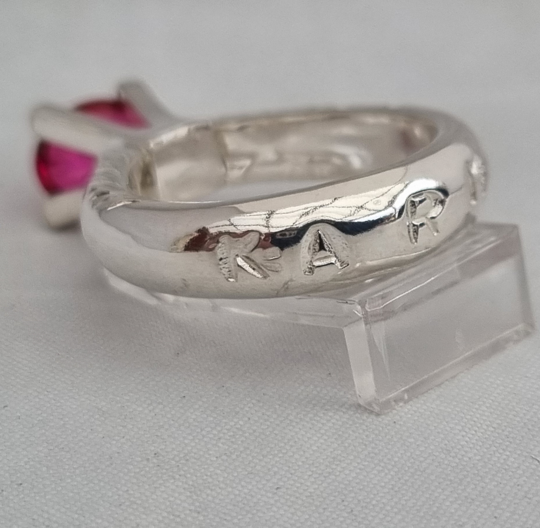 KARMA  med  1,98 ct röd topas stl 19 - 3