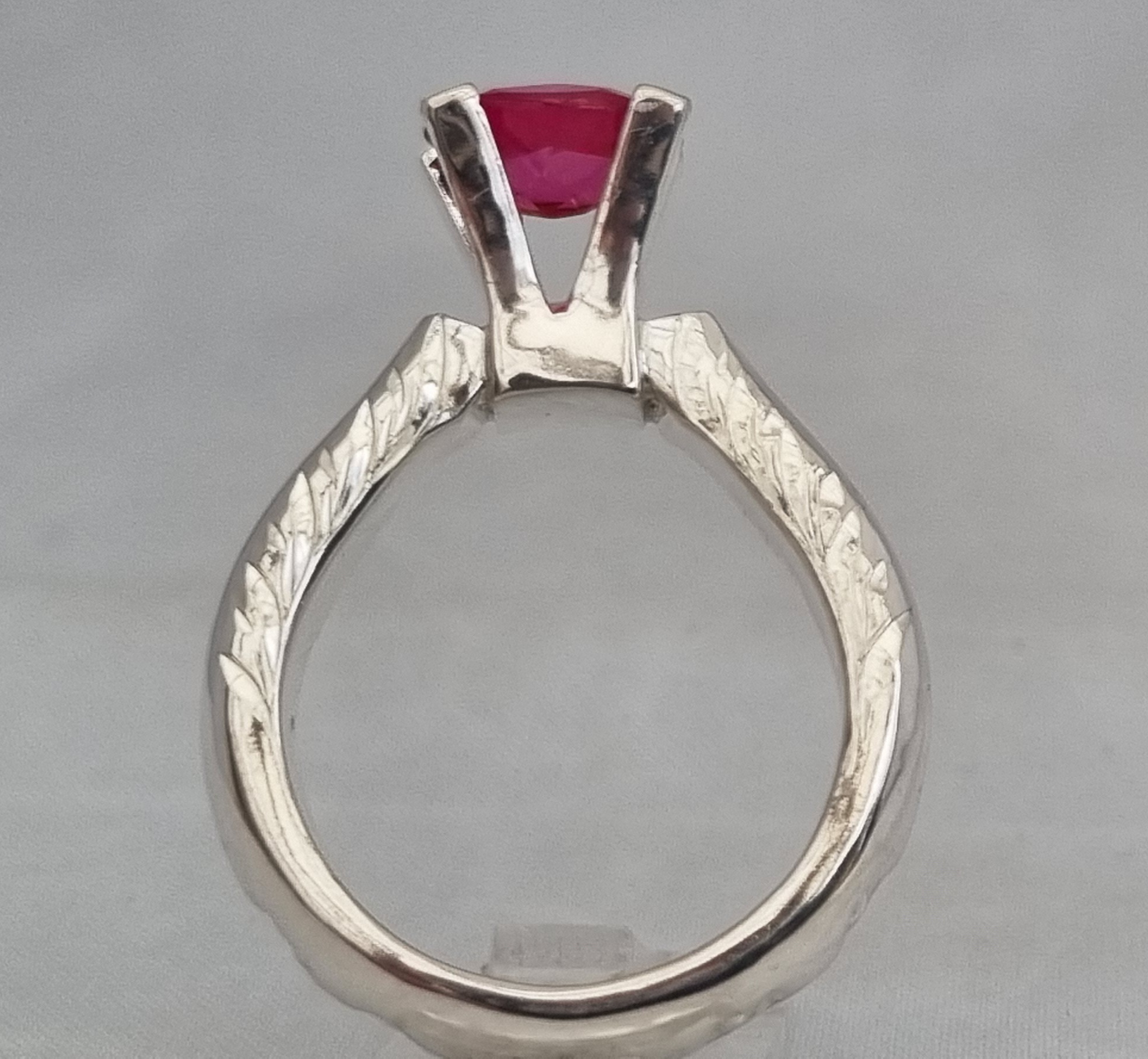 KARMA  med  1,98 ct röd topas stl 19 - 7