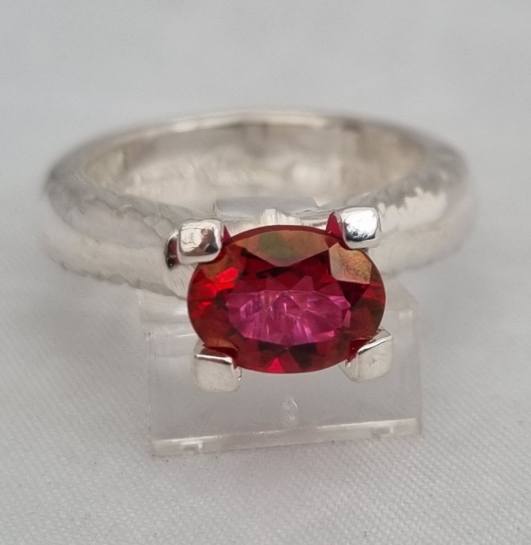 KARMA  med  1,98 ct röd topas stl 19 - 2