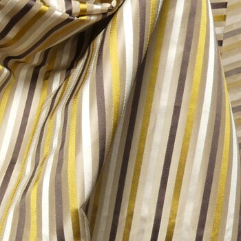 Sidentyg i randigt ljust beige guld och brun