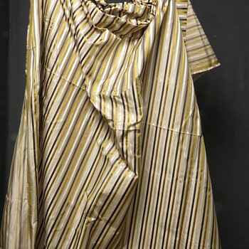 Sidentyg i randigt ljust beige guld och brun