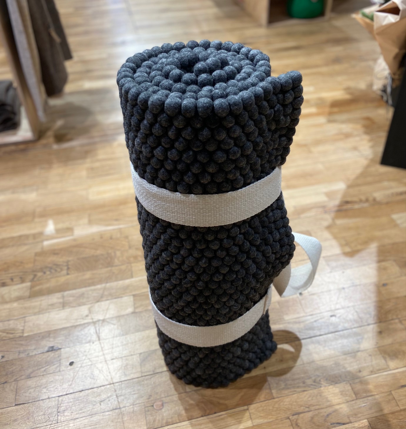Yoga, meditation och träningsmatta tillverkade av ullbollar! - 3