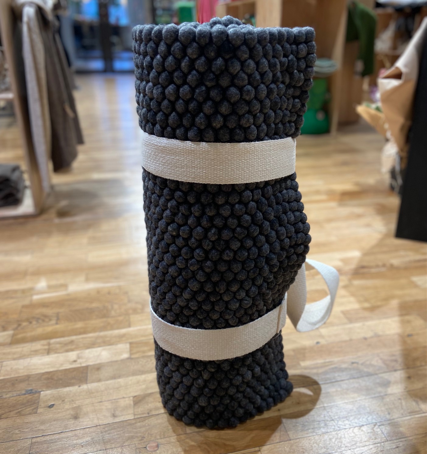 Yoga, meditation och träningsmatta tillverkade av ullbollar! - 5